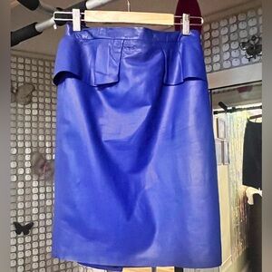 100% soft lamb leather Elie Tahari skirt in Electric Blue. Size 4
